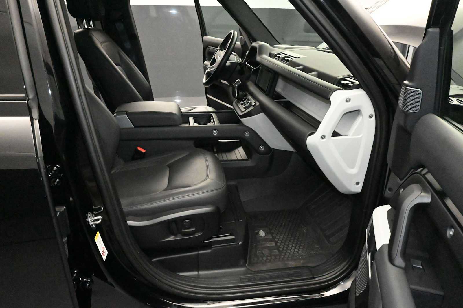 Used 2023 Land Rover Defender 110 SE AWD/4WD image 15