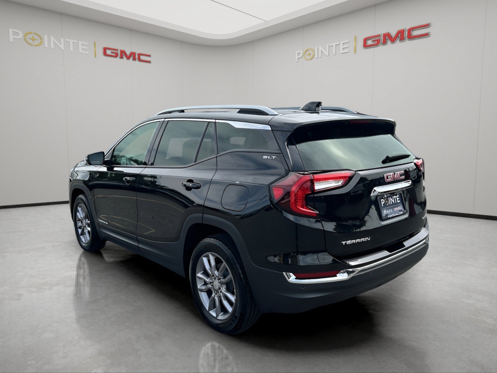 Used 2023 GMC Terrain SLT AWD/4WD image 5
