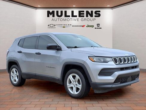 Used 2023 Jeep Compass Sport image 3