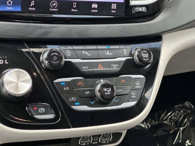 Used 2023 Chrysler Pacifica Touring-L FWD image 19