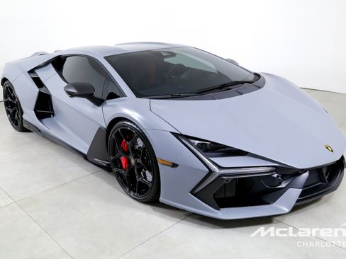 Used 2024 Lamborghini Revuelto image 3