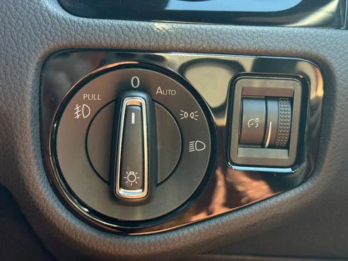 Used 2021 Volkswagen GTI SE image 19