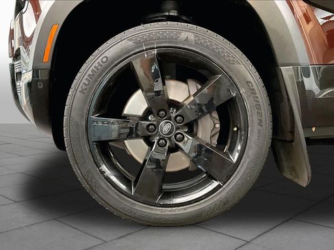 Used 2023 Land Rover Defender 130 X-Dynamic SE AWD/4WD image 11