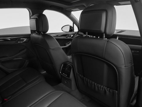 Used 2025 Porsche Macan image 23