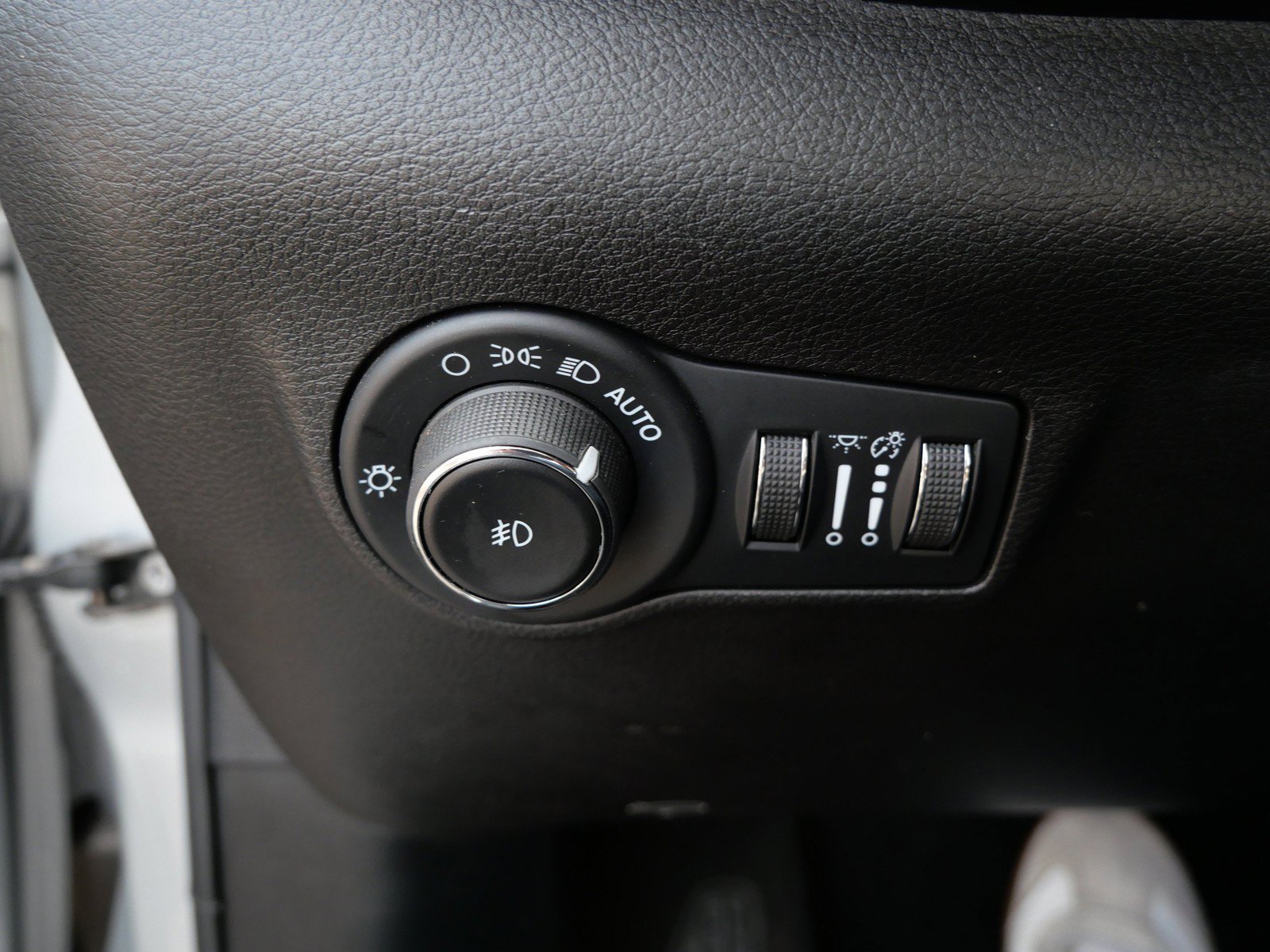 Used 2024 Jeep Compass Latitude AWD/4WD image 27