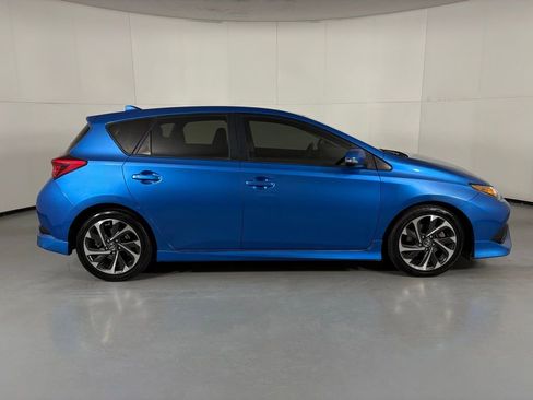 Used 2018 Toyota Corolla iM w/ Carpet Mat Package (TMS) FWD image 11