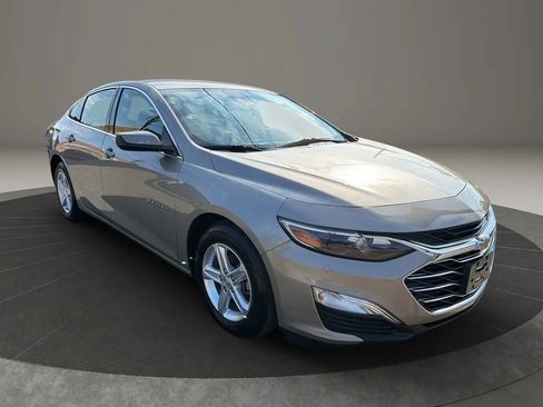 Used 2022 Chevrolet Malibu LS w/ Driver Confidence Package II FWD image 3