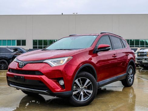 Used 2018 Toyota RAV4 XLE FWD image 1