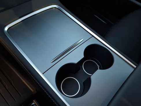 Used 2025 Tesla Model Y Performance image 22