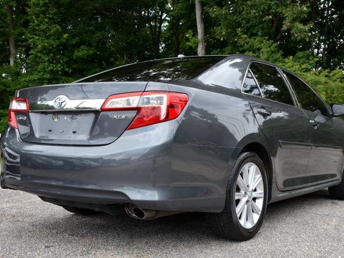 Used 2014 Toyota Camry XLE w/ Leather Package FWD image 5