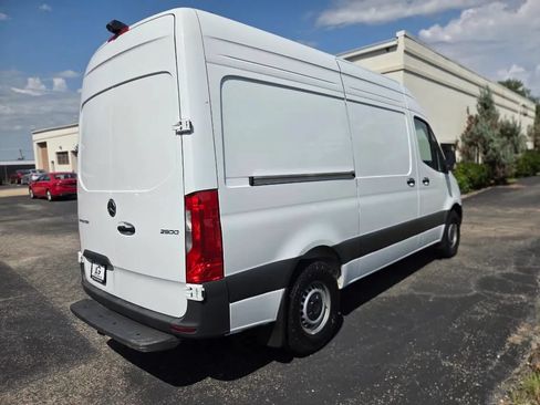 Used 2024 Mercedes-Benz Sprinter 2500 image 3