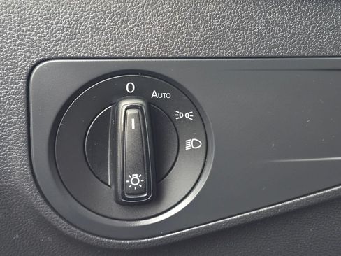 Used 2018 Volkswagen Tiguan S FWD image 22