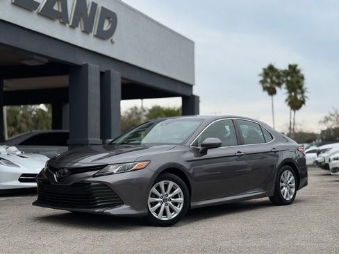 Used 2018 Toyota Camry LE image 1