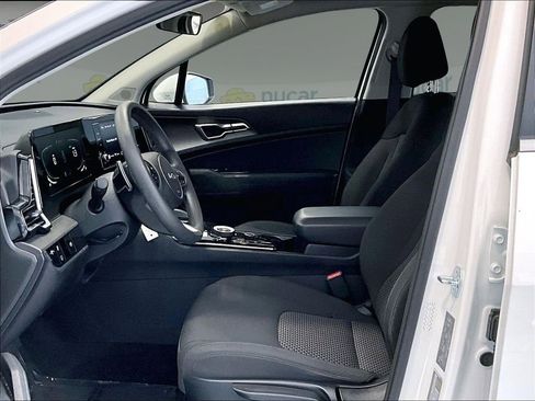 Used 2023 Kia Sportage LX image 10