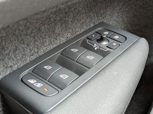 Certified 2023 Volvo C40 P8 Recharge Ultimate AWD/4WD image 31