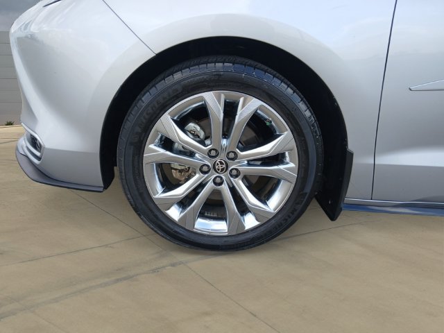 Used 2024 Toyota Sienna Platinum FWD image 14
