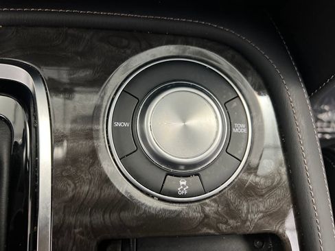 Used 2024 Nissan Armada Platinum w/ Captain's Chairs Package image 54