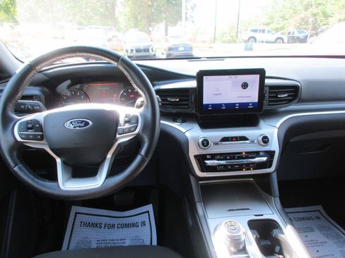 Used 2021 Ford Explorer XLT RWD image 12
