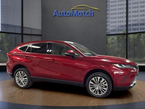 Used 2022 Toyota Venza Limited image 13