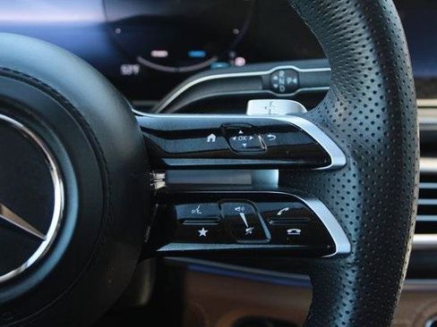 Used 2024 Mercedes-Benz GLS 580 4MATIC image 16