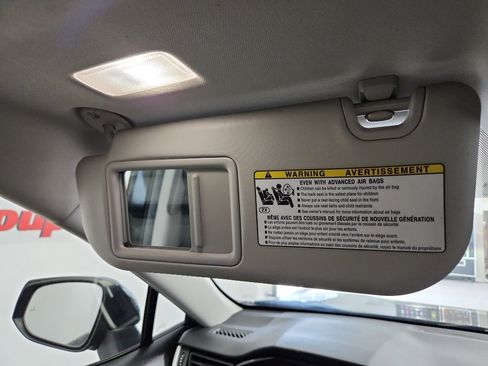 Used 2022 Toyota RAV4 XLE Premium image 25