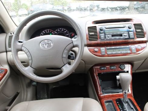 Used 2006 Toyota Camry XLE FWD image 11