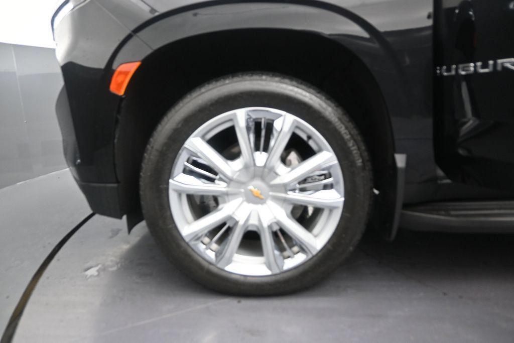 Used 2024 Chevrolet Suburban High Country AWD/4WD image 13