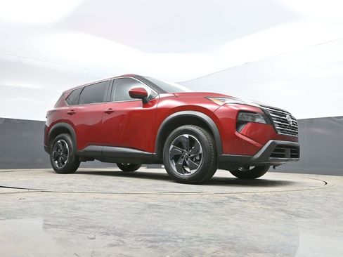 Used 2025 Nissan Rogue SV image 30