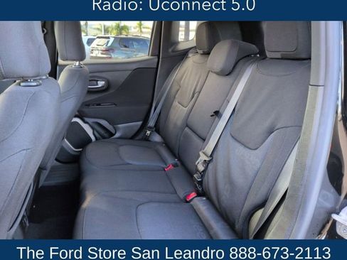 Used 2016 Jeep Renegade Latitude w/ Cold Weather Group image 11