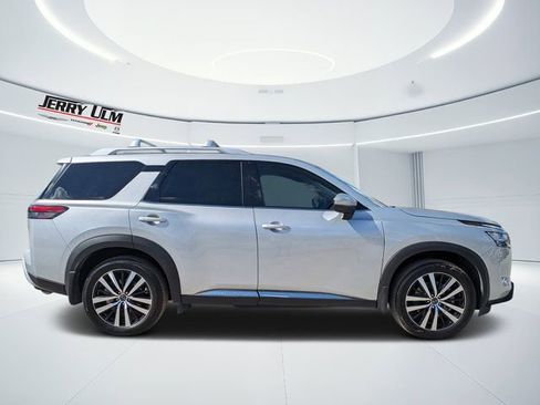 Used 2023 Nissan Pathfinder Platinum w/ Cargo Package image 2
