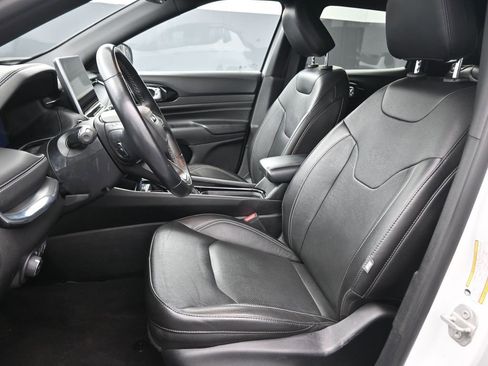 Used 2022 Jeep Compass High Altitude image 2