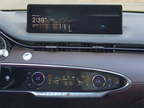 Used 2024 Genesis GV70 2.5T w/ Advanced Package image 17