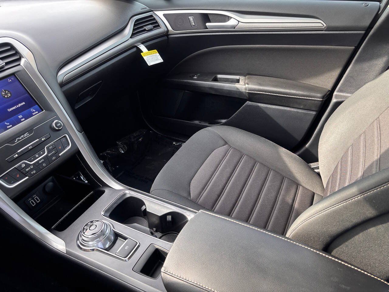 Used 2020 Ford Fusion SE AWD/4WD image 11