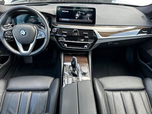 Used 2023 BMW 530e xDrive w/ Premium Package AWD/4WD image 12