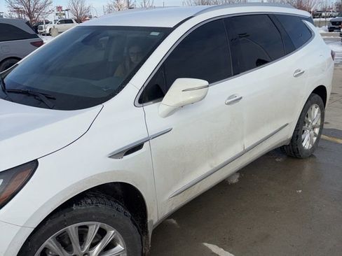 Used 2021 Buick Enclave Essence w/ Sound and Sites Package image 11