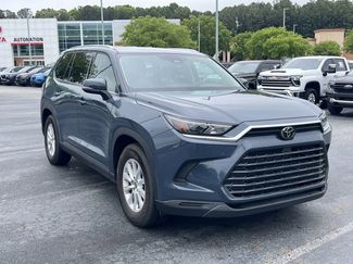 Used 2025 Toyota Grand Highlander FWD video 3