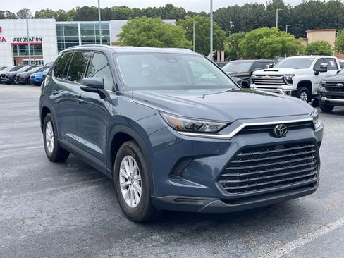 Used 2025 Toyota Grand Highlander FWD image 3