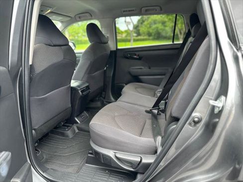 Used 2024 Toyota Highlander LE AWD/4WD image 12