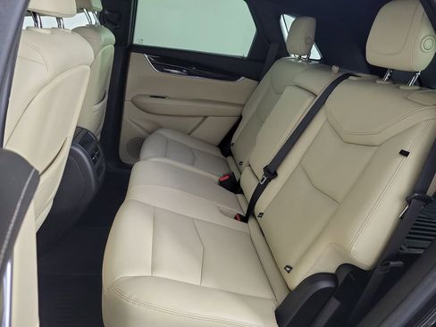 Used 2018 Cadillac XT5 FWD image 11