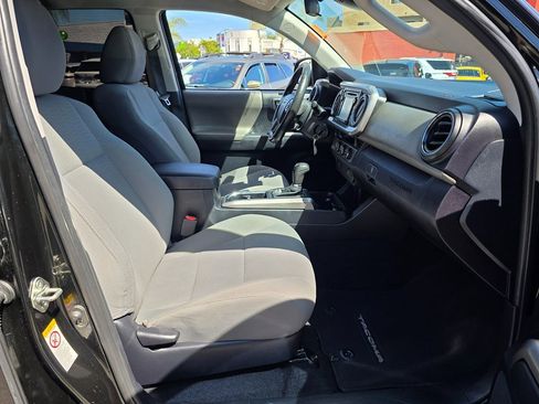Used 2018 Toyota Tacoma SR5 image 10