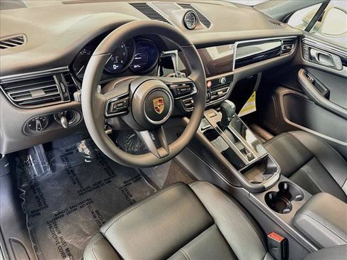 Used 2026 Porsche Macan AWD/4WD image 4