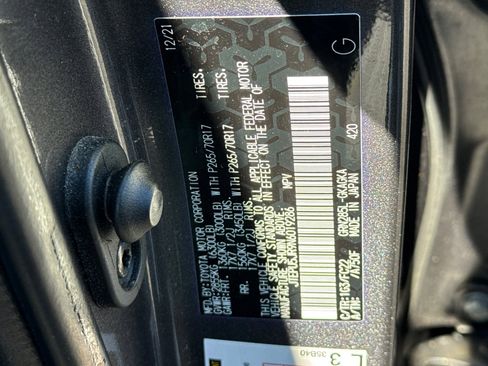 Certified 2022 Toyota 4Runner TRD Off-Road image 33