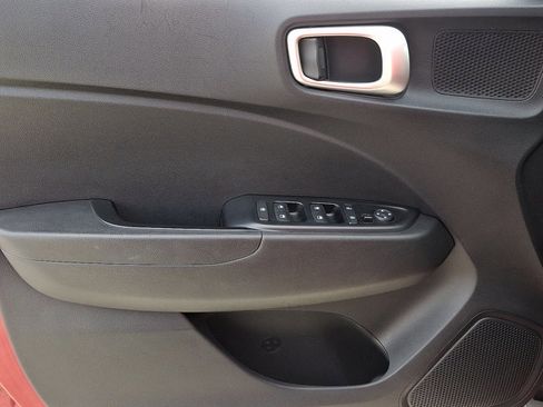 Used 2020 Hyundai Venue SE image 12