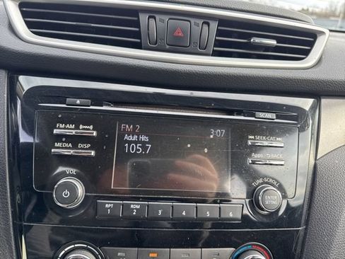 Used 2016 Nissan Rogue S FWD image 17