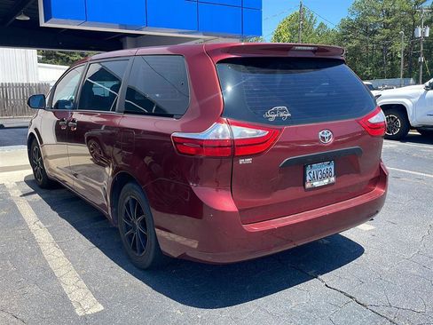 Used 2017 Toyota Sienna L FWD image 6