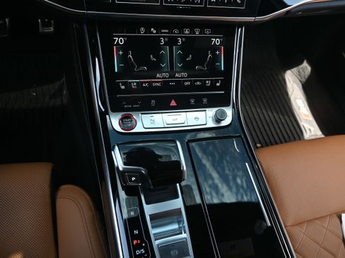 Used 2024 Audi S8 AWD/4WD image 16