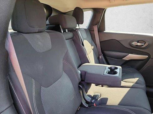 Used 2017 Jeep Cherokee Latitude w/ Safety/Convenience Group FWD image 13