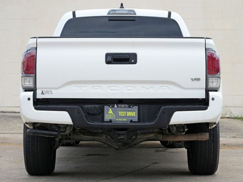 Used 2021 Toyota Tacoma TRD Sport w/ Technology Package RWD image 10