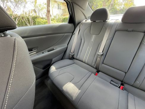 Used 2025 Hyundai Elantra SEL image 40