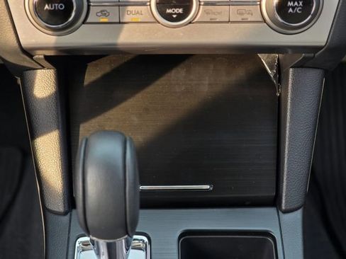 Used 2017 Subaru Legacy 2.5i Premium image 18